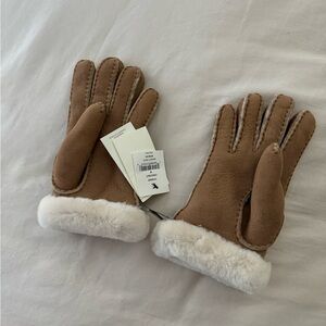 UGG Shearling Gloves - Chestnut - Size M